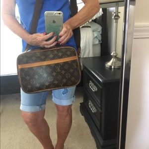 AUTHENTIC Louis Vuitton GM Reporter Bag